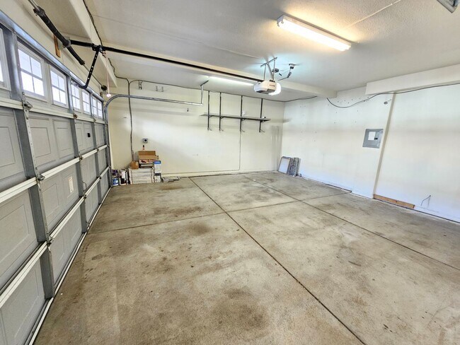 Building Photo - Charming 4 Bed 3 Bath Townhome near Santana Row Available Now!!