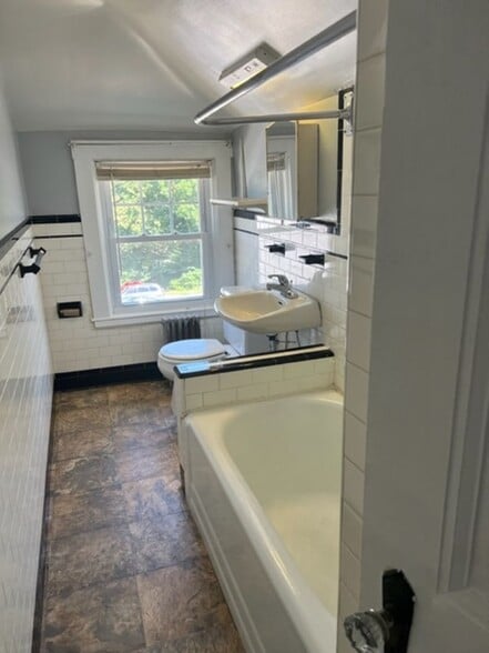 Building Photo - 2 Terino Dr