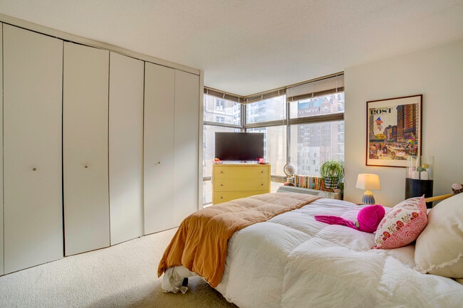 Building Photo - 65 E Scott St