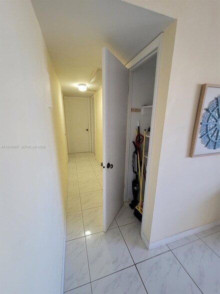 Building Photo - 401 Golden Isles Dr