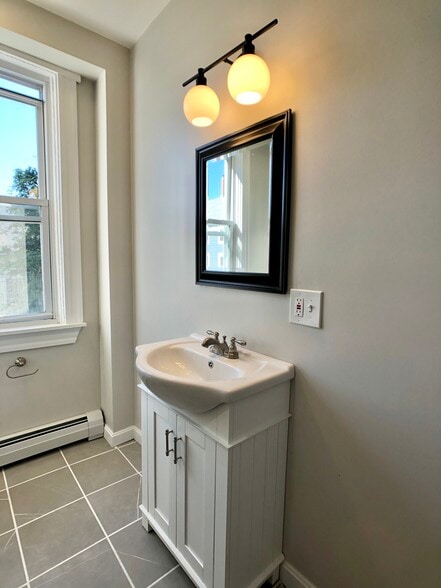 Building Photo - 373 Wickenden St