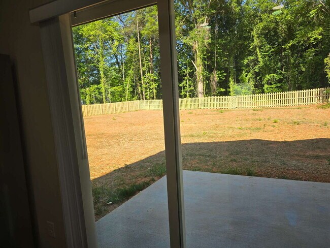 Building Photo - 2 Bedroom Townhomes Near Downtown Mebane for $1495