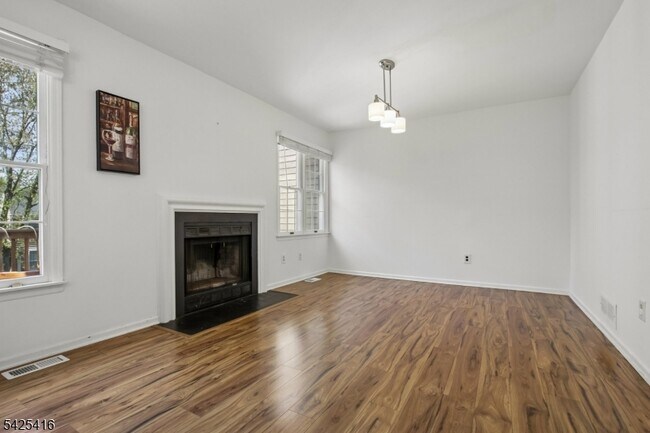 Building Photo - 14 Exeter Rd