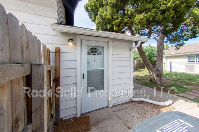 Primary Photo - 516 E 6th St