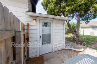 Building Photo - 516 E 6th St