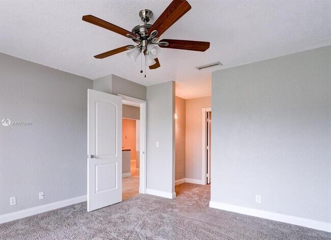Building Photo - 7435 Woodmont Ter
