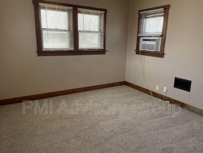 Building Photo - 1261 SW Wayne Ave