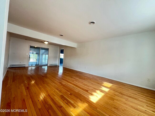 Building Photo - 9 Westport Dr