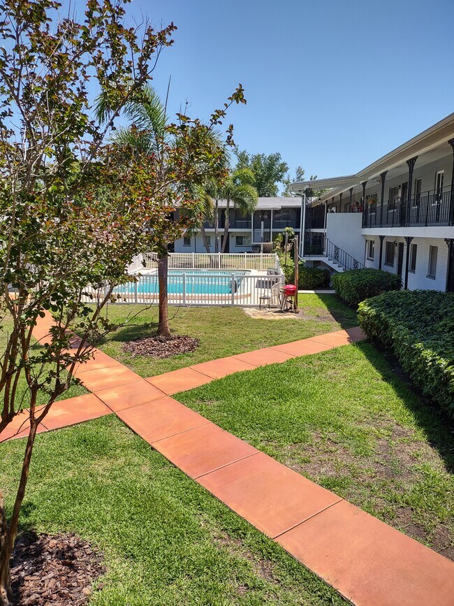 Building Photo - 6266 1st Ave S