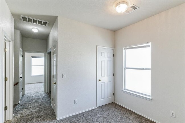 Building Photo - 1107 E 3rd St