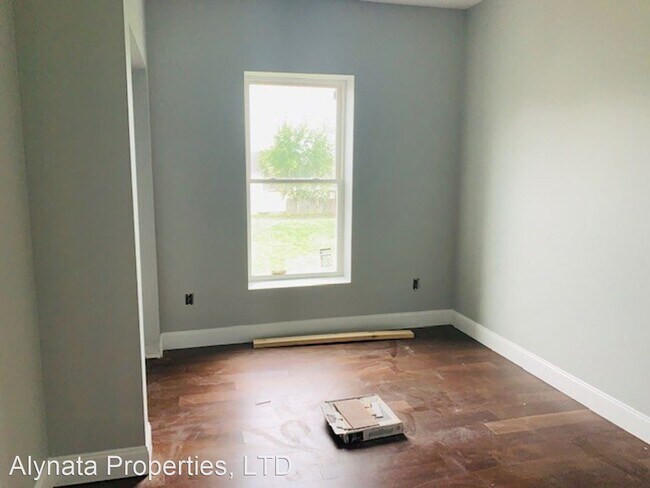 Building Photo - 85-87 E Innis Ave