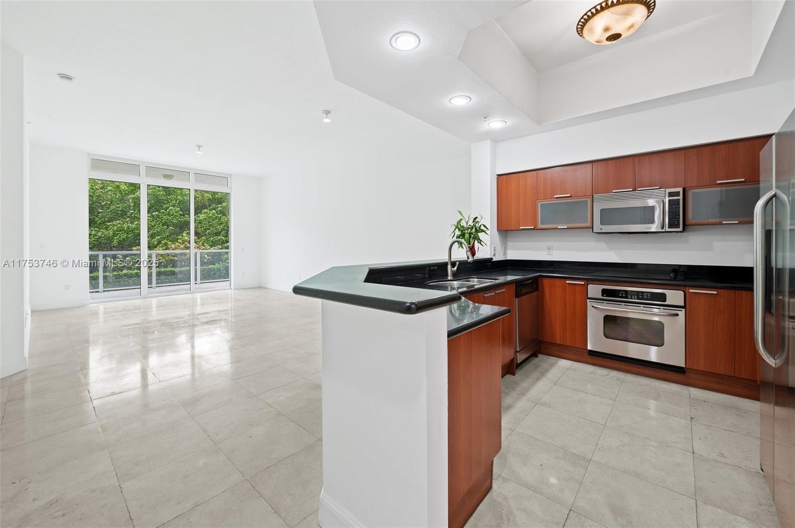 Building Photo - 15051 Royal Oaks Ln