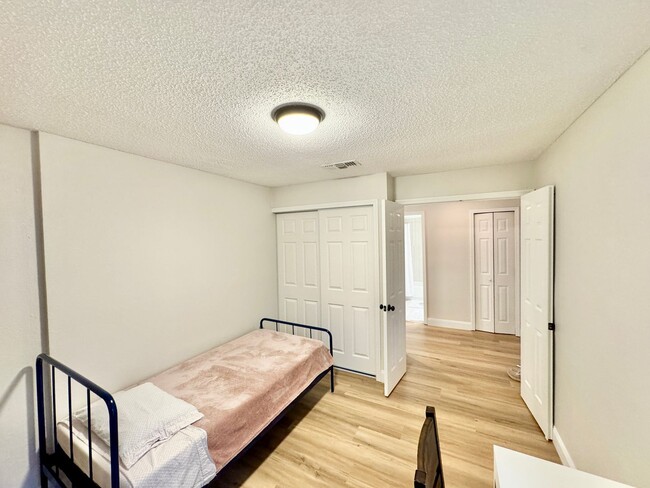 Building Photo - Dr. Phillips 3 Bed 2 Bath For Rent at soug...