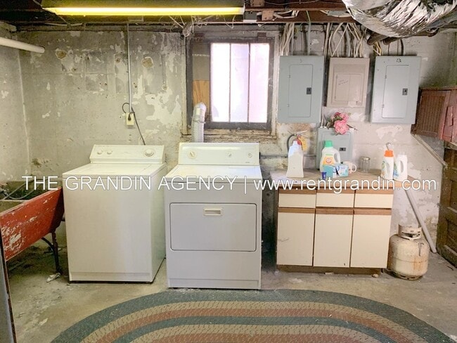 Building Photo - 2102 Westover Ave SW