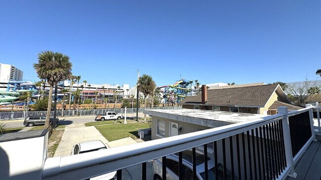 Building Photo - 215 N Wild Olive Ave