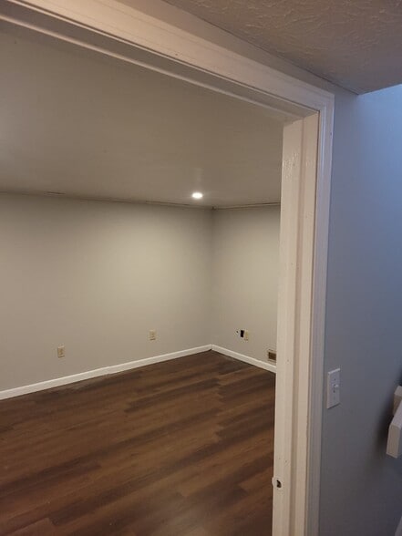 Building Photo - 872 Upholland Ln