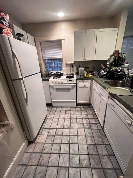 Primary Photo - 151 Highland St