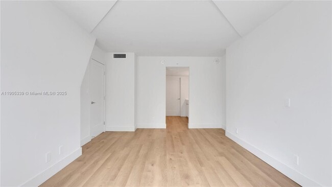 Building Photo - 555 NE 34th St