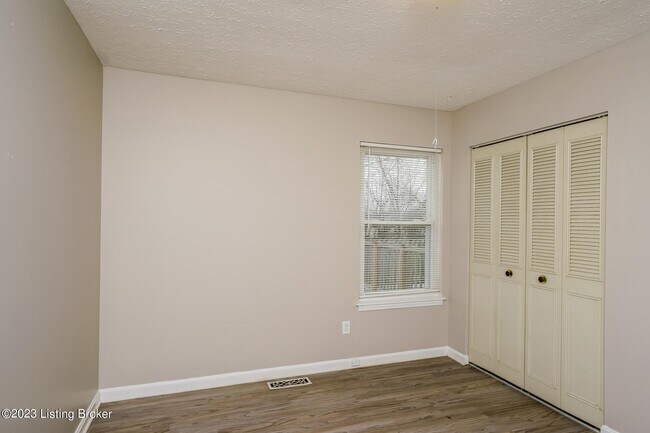 Building Photo - 10509 Hillpark Dr