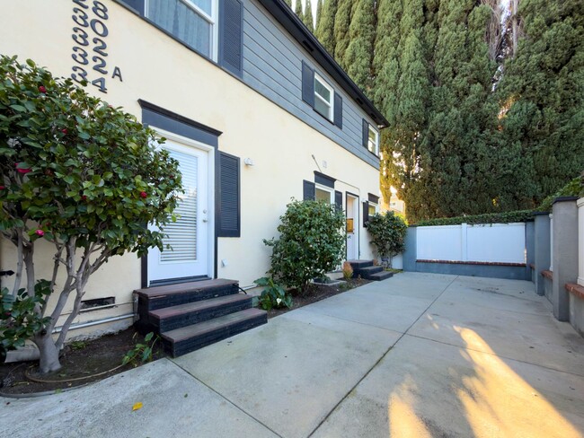 Building Photo - 10428 Riverside Dr