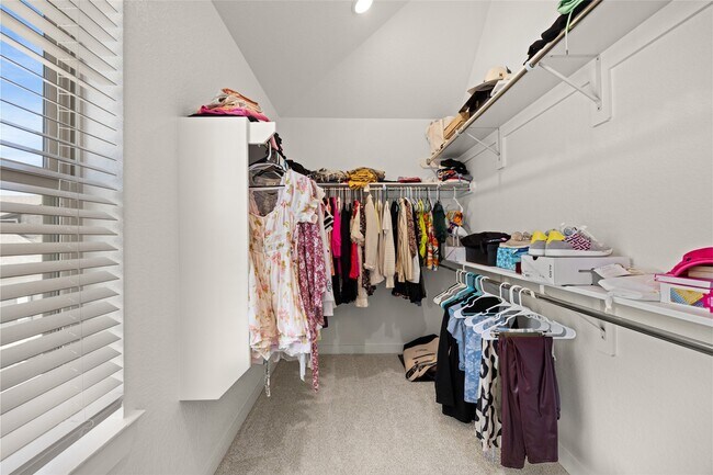 Building Photo - 19726 Curved Steel Dr