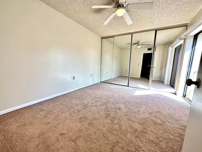 Building Photo - 805 8th Way