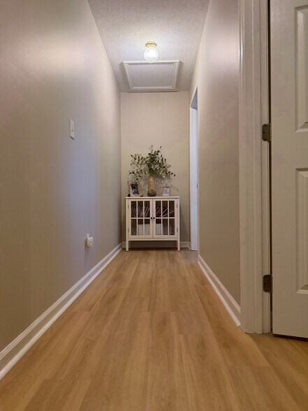 Building Photo - 122 Fuller Rd