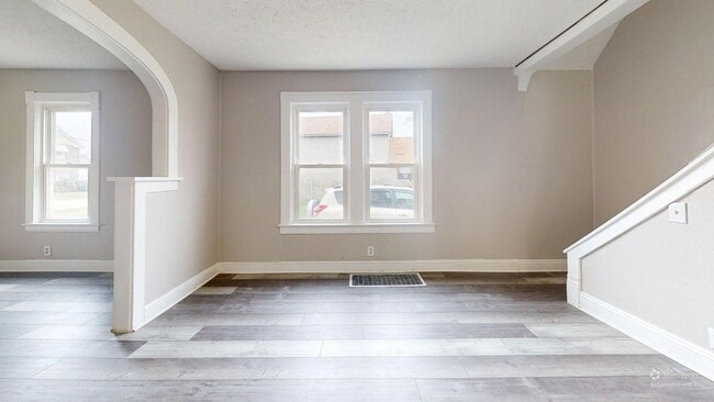 Building Photo - Lorain 2 Bedroom Single Family Home