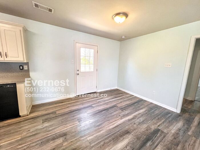 Building Photo - 18 Deer Run Dr