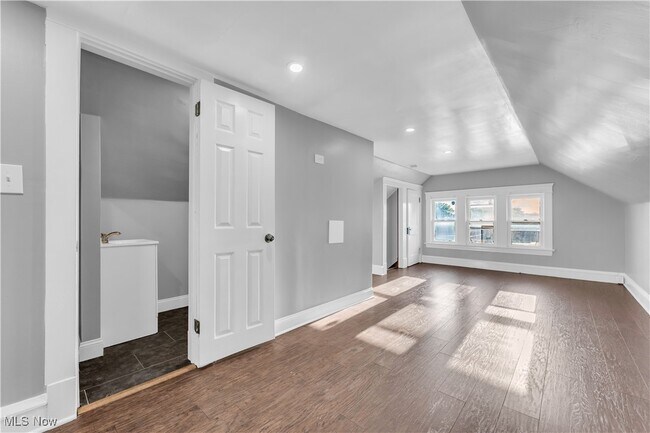 Building Photo - 1239 W 115th St