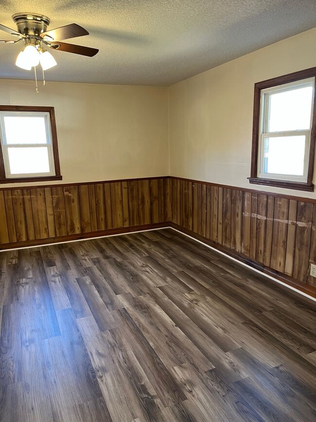 Building Photo - 2 Bedroom Apartment Located in Beautiful Warrensville