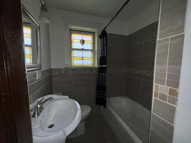 Building Photo - 5741 Floy Ave