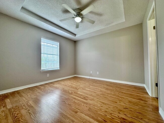 Building Photo - 197 Lola Cir