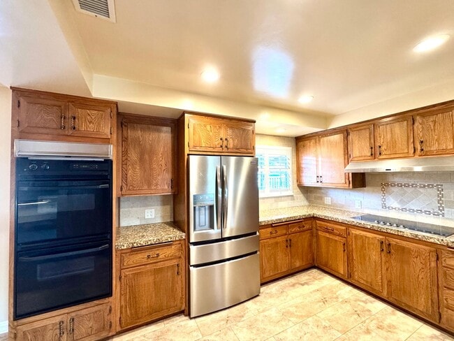 Building Photo - Light, Bright & Lovingly Maintained Claremont Home for Lease