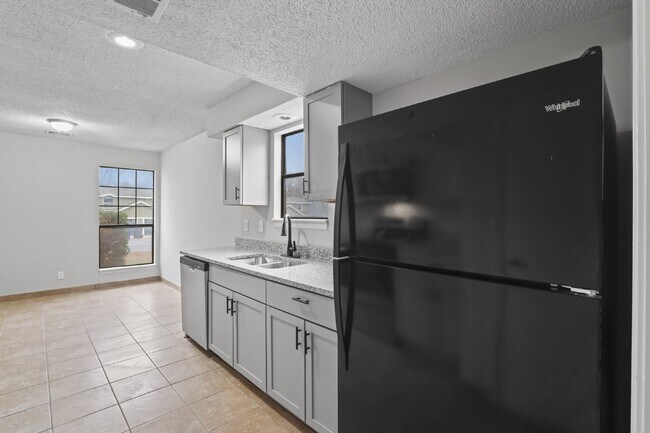 Building Photo - " Renovated 3-Bed, 2.5 Bath in Olathe - Available Now!"  1st month's rent is FREE!*