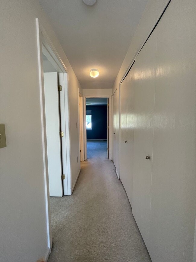 Building Photo - Baldwinsville Townhome - 2 Bedrooms 1.5 ba...