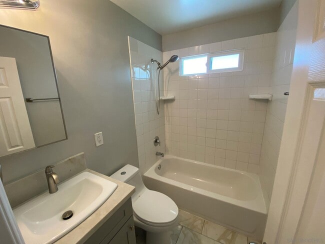 Building Photo - 4384 Clairemont Dr