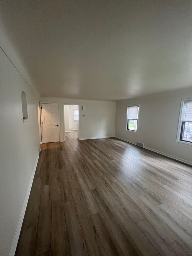 Building Photo - Beautifully Renovated 4-Bedroom Home - Ava...