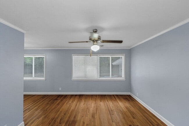 Building Photo - Your new home Awaits!