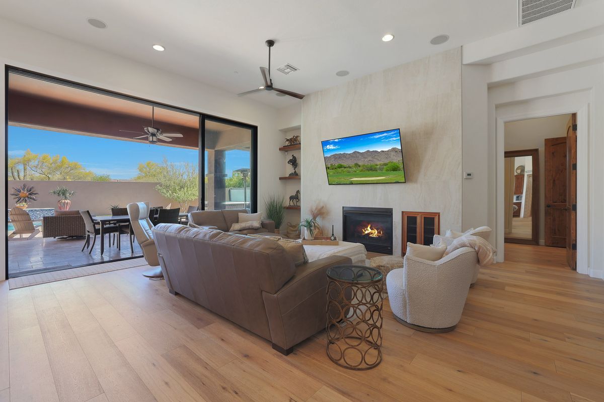Building Photo - 9973 E Edgestone Dr