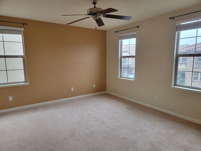 Building Photo - 3 Bedroom 3 bath house with a loft for rent in Folsom in the Parkway.  Solar & 240V Electric Car ...