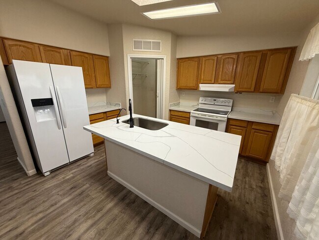 Building Photo - Move In Ready - Spacious Manufactured Home in Foothills!