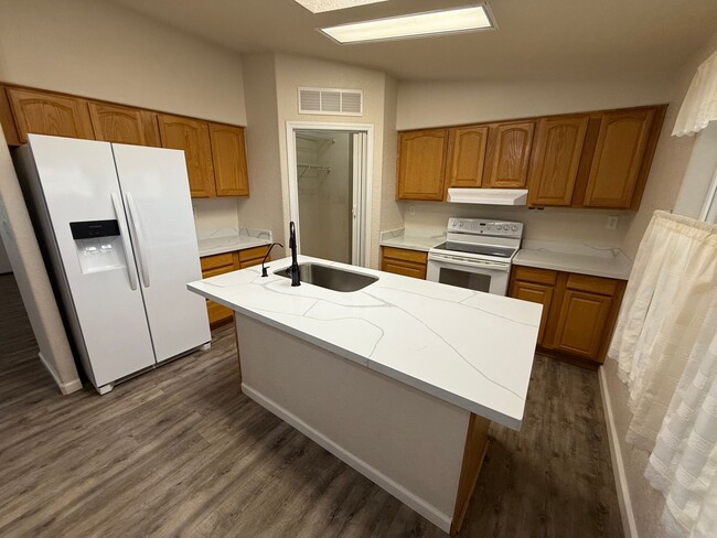 Building Photo - Move In Ready - Spacious Manufactured Home...