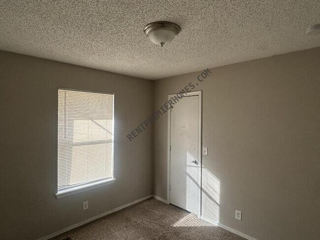 Building Photo - 3332 S 140th E Ave