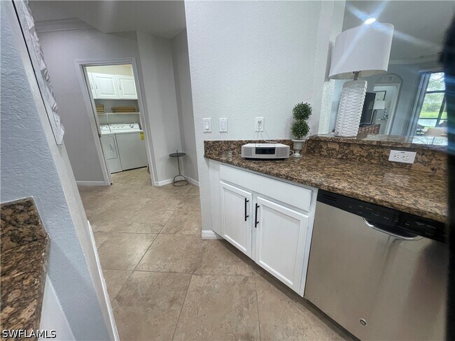 Building Photo - 9727 Acqua Ct