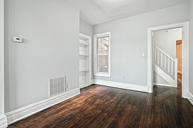 Building Photo - Coming Soon - Spacious 5 Bedroom, 1 Bath H...