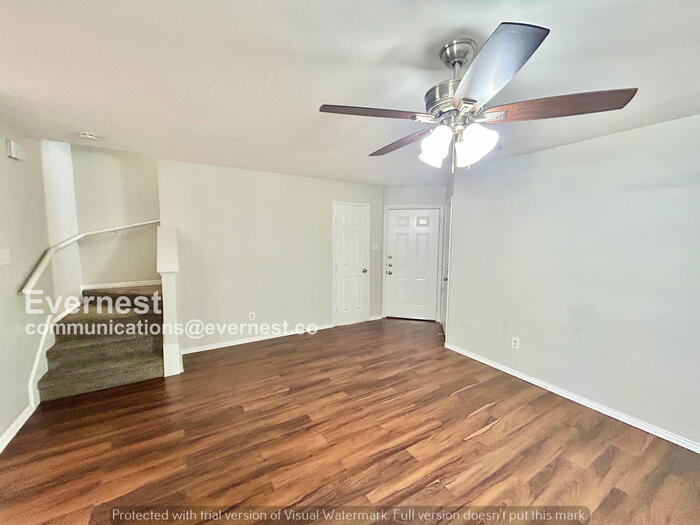 Building Photo - 256 Creek Cove Dr