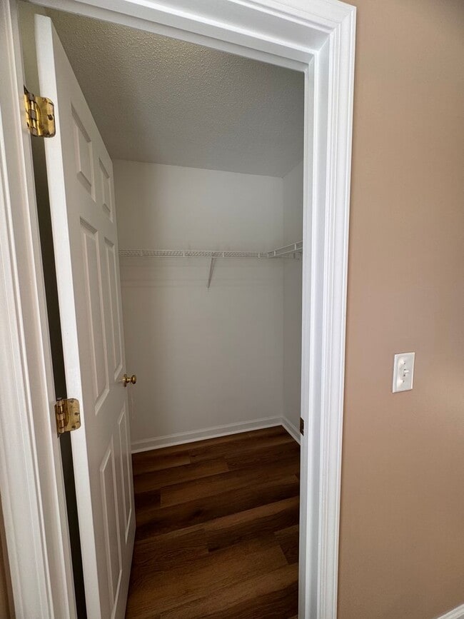 Building Photo - Fabulous 4BR 2.5 Home