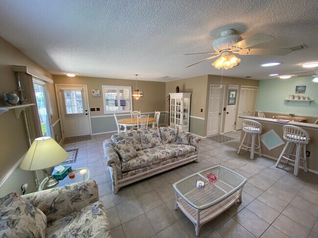 Building Photo - Great Location Turnkey Villa In The Villag...