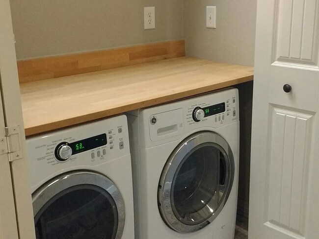 Building Photo - 3869 S Thompson St